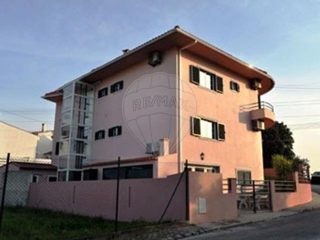Loja venda em Carriche, Loures
