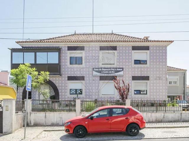 Loja venda em Quinta das Oliveiras, Loures