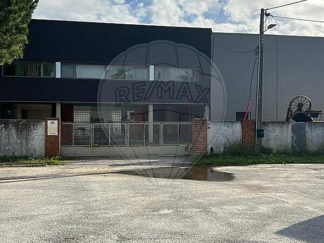 Loja venda em Zona Industrial Almeirim Sul, Évora