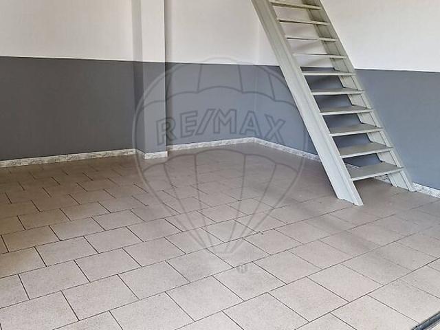 Loja alugar em Zona Residencial de Santa Marta do Pinhal e de Corroios, e de Quinta da Marialva, Seixal