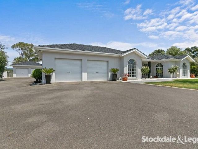 Cottage for sale in Hazelwood North, Victoria