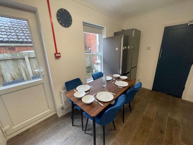Room for rent in California, Key Street