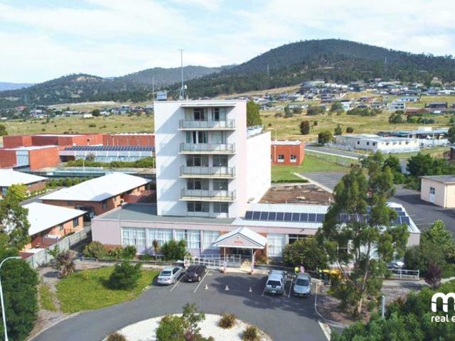 Townhouse for sale in New Norfolk, Tasmania