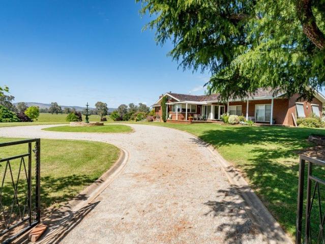 Cottage for sale in Howlong, New South Wales