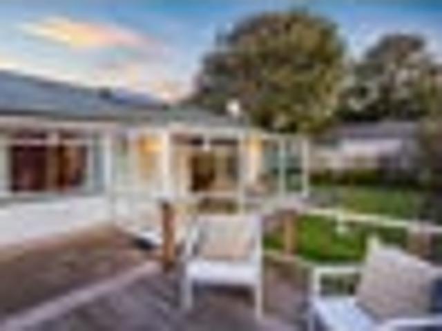 Apartment for sale in Chaslands, Canterbury