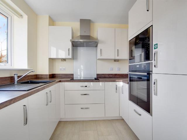 Apartment for rent in Woodmansterne, Red Hill
