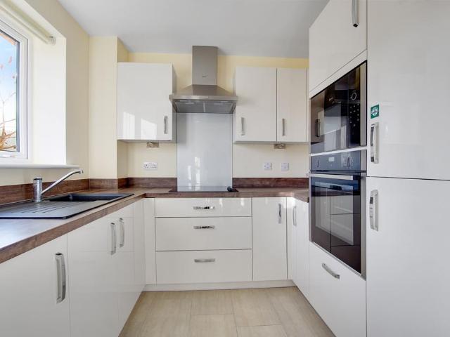 Apartment for rent in Woodmansterne, Red Hill