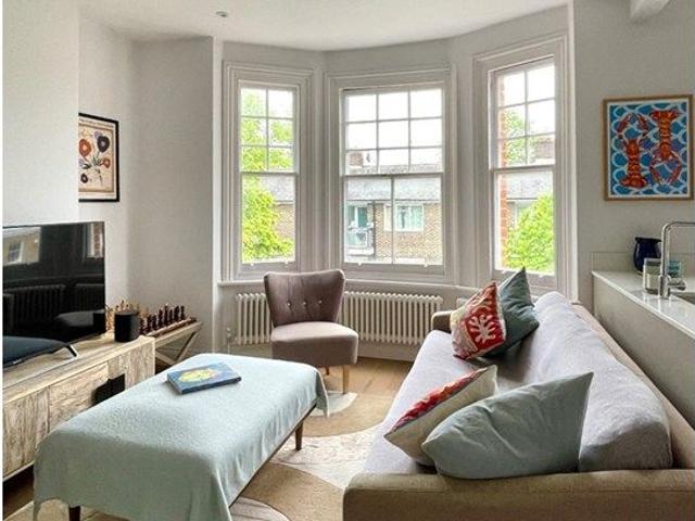 Apartment for rent in Oval, Greater London