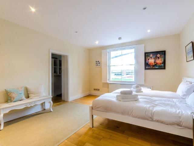 Apartment for rent in Oval, Greater London