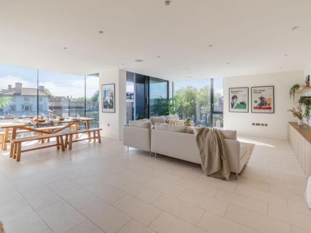 Apartment for rent in Chalk Farm, Greater London