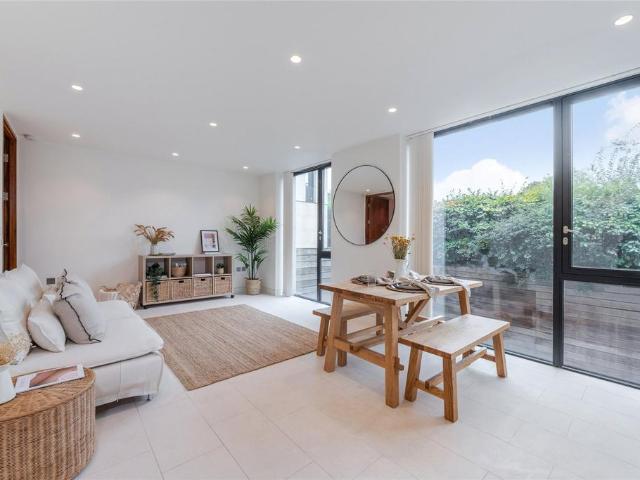 Apartment for rent in Chalk Farm, Greater London