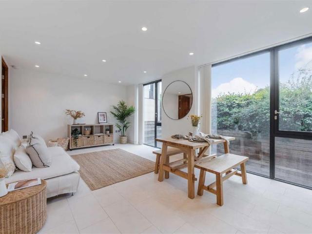 Apartment for rent in Chalk Farm, Greater London