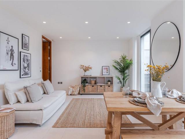 Apartment for rent in Chalk Farm, Greater London