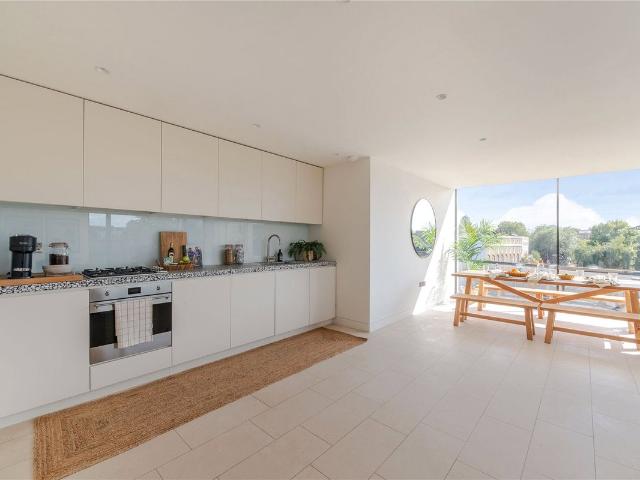 Apartment for rent in Chalk Farm, Greater London