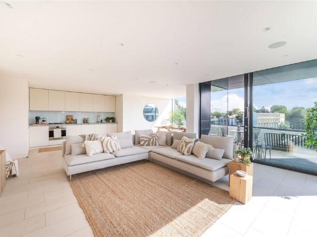Apartment for rent in Chalk Farm, Greater London
