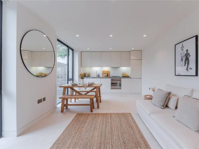 Apartment for rent in Chalk Farm, Greater London
