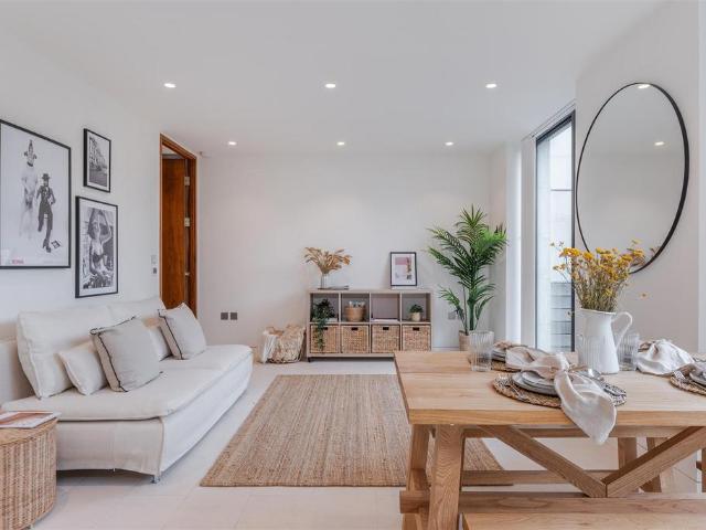 House for rent in Chalk Farm, Greater London