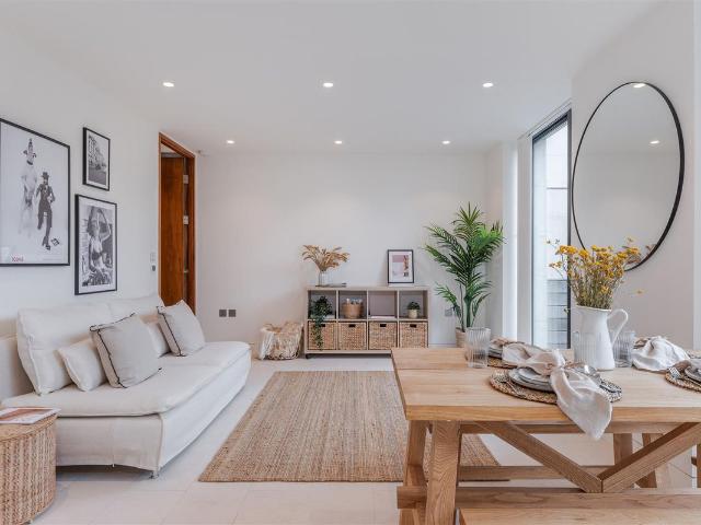 Apartment for rent in Chalk Farm, Greater London