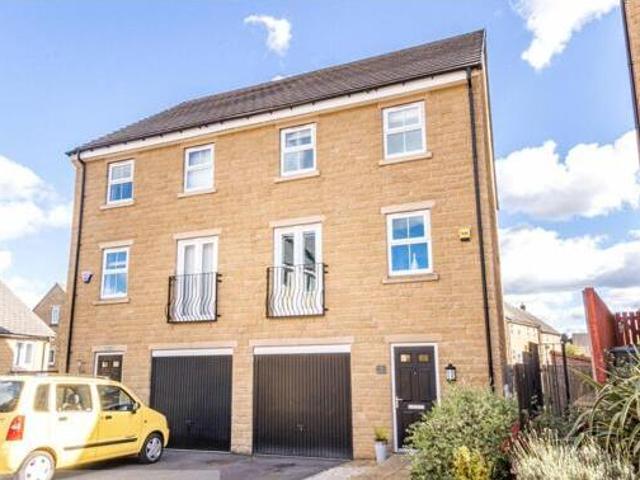 House for sale in Halifax, West Yorkshire