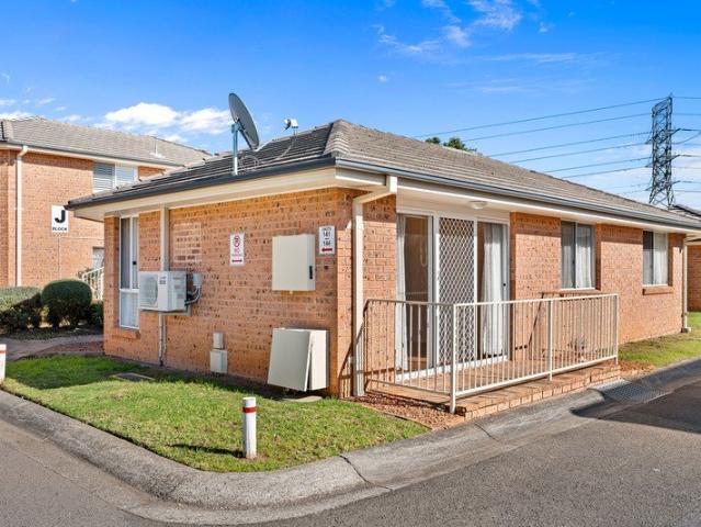 Villa for sale in Sydney, New South Wales