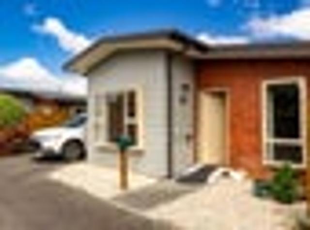 Apartment for sale in Chaslands, Canterbury