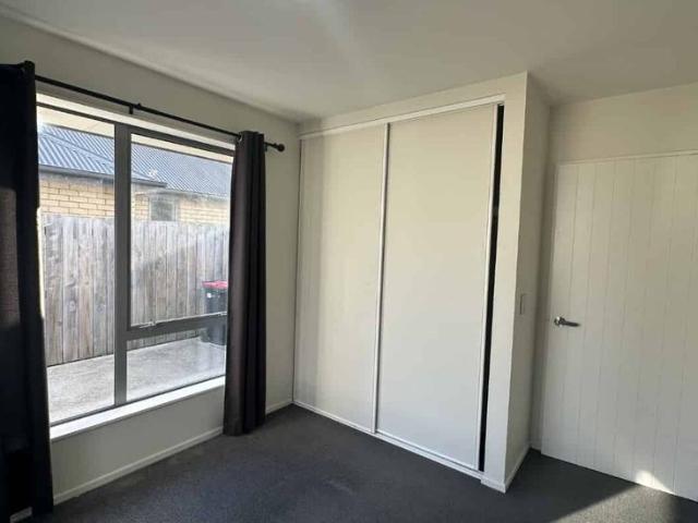 Apartment for rent in Chaslands, Canterbury