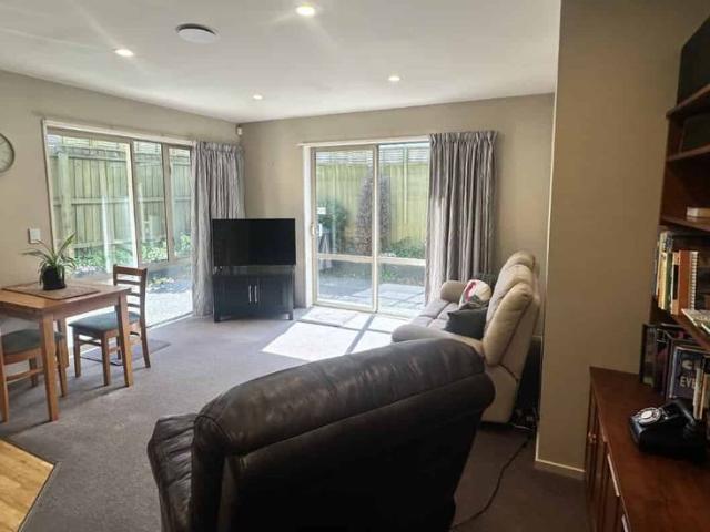 Apartment for rent in Chaslands, Canterbury
