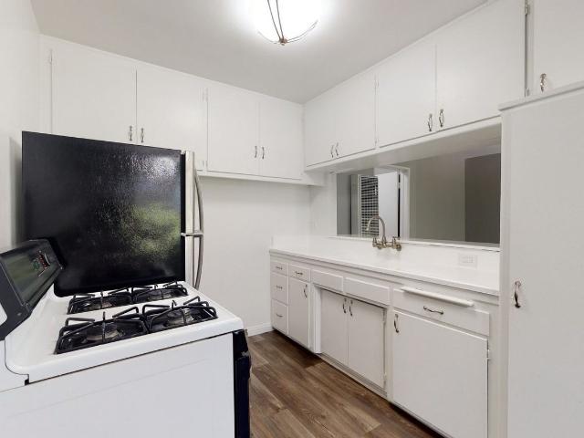 Apartment for rent in Canoga Park, California