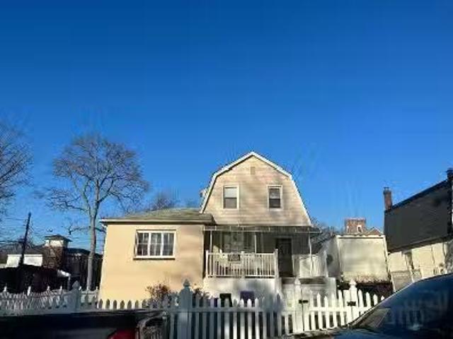 House for sale in Teaneck