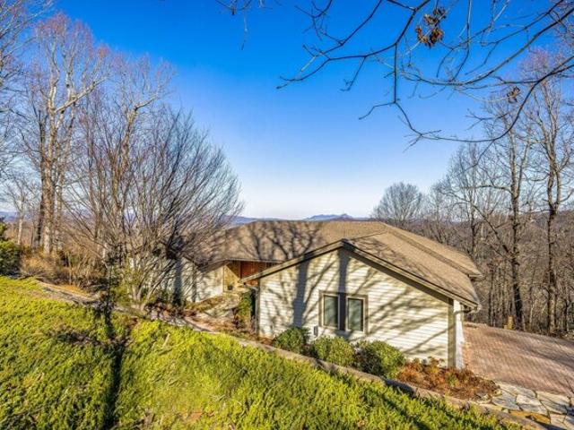 House for sale in Flat Rock