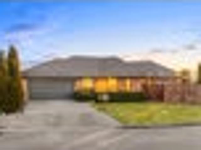 House for sale in Chaslands, Canterbury