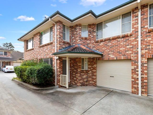 Townhouse for sale in Lurnea, Sydney