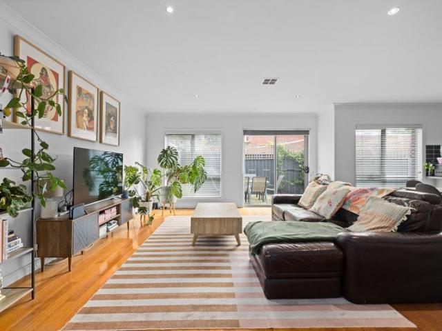 Townhouse for sale in Avondale Heights, Melbourne