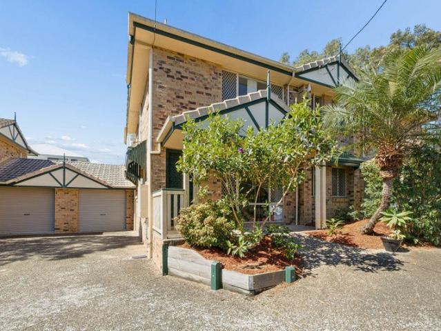 Townhouse for sale in Holland Park West, Greater Brisbane