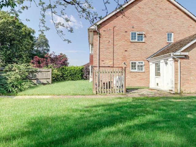 Apartment for rent in Hatching Green, Five Acres
