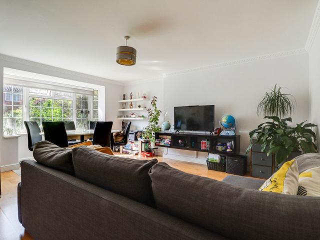 House for rent in Hatching Green, Five Acres
