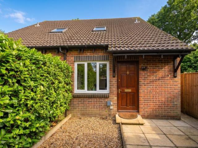 House for rent in Knaphill, Woking