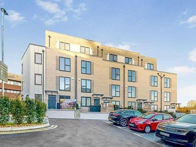 House for sale in Little Stanmore, Greater London