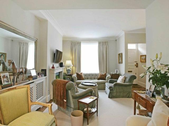 House for rent in Chelsea, Cat Hill