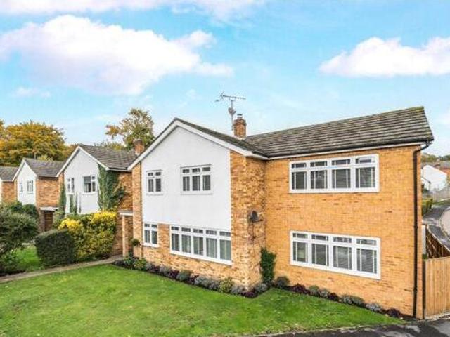 House for sale in Heol-las, Surrey
