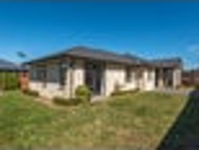 House for sale in Chaslands, Canterbury