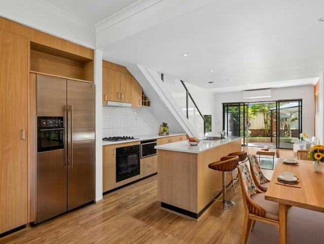 Townhouse for sale in Ascot, City of Belmont