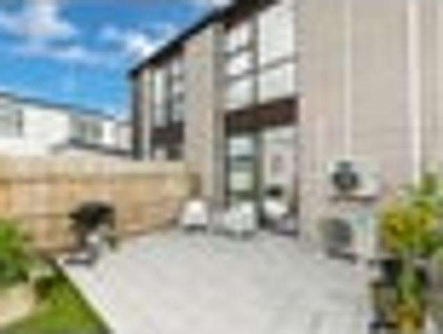 Townhouse for sale in Paremoremo, Oroua County