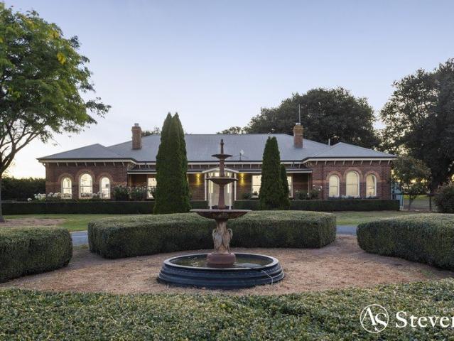 Cottage for sale in Lancefield, Victoria