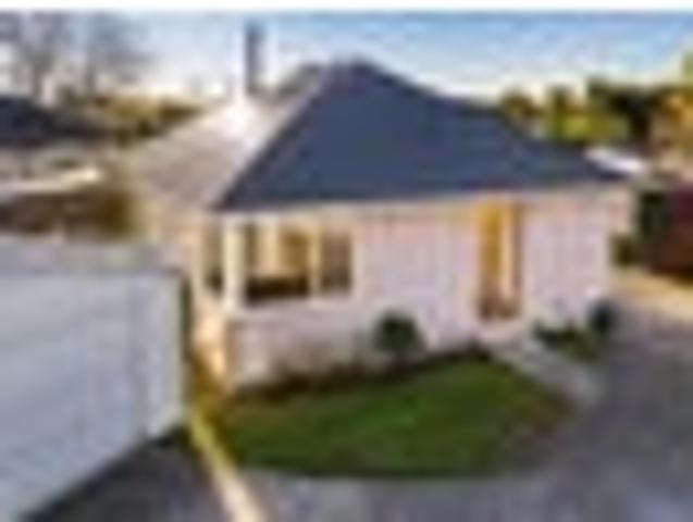 House for sale in Chaslands, Canterbury