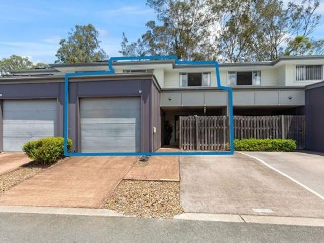 Townhouse for sale in Lawnton, Queensland