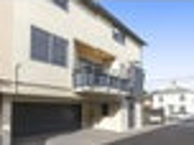 Townhouse for sale in Heathcote, Canterbury