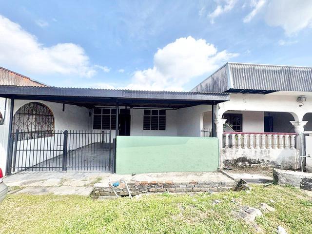 Terraced House for sale in Malaka