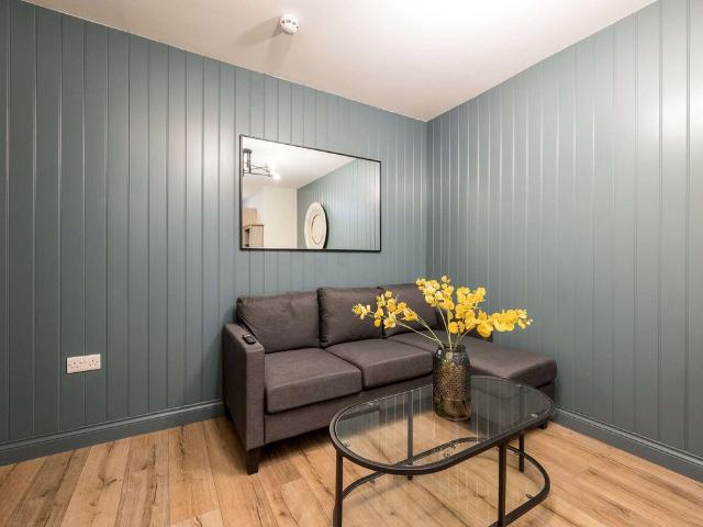 Room for rent in Risinghurst and Sandhills, The Slade