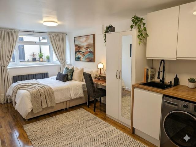 Studio for rent in Barton, The Slade